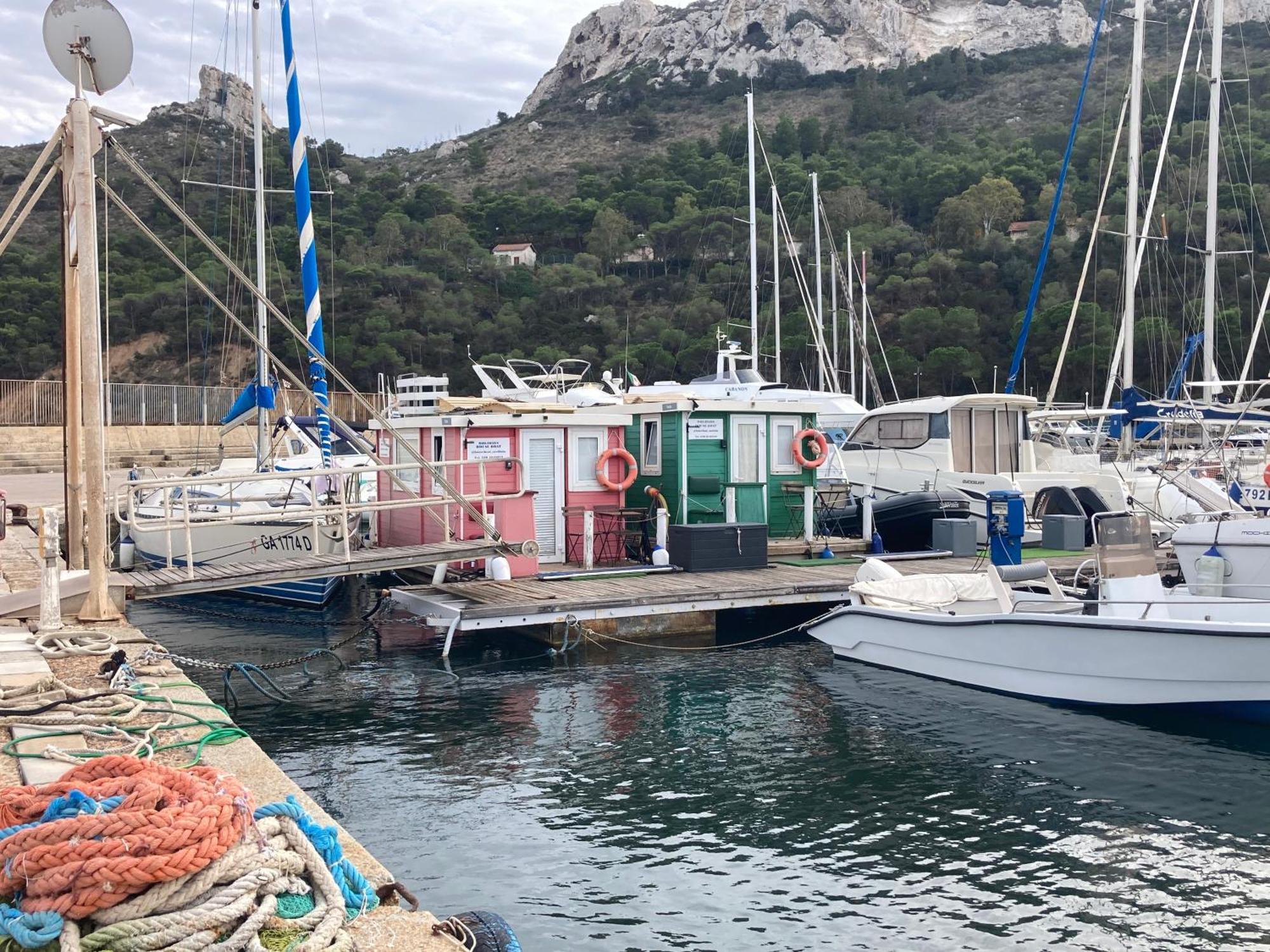 House Boat V Al Poetto 2 Pax Piu' 1 *